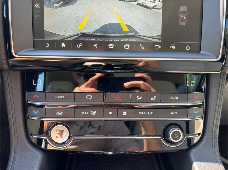 Used 2020 Jaguar F-PACE Prestige AWD/4WD image 33