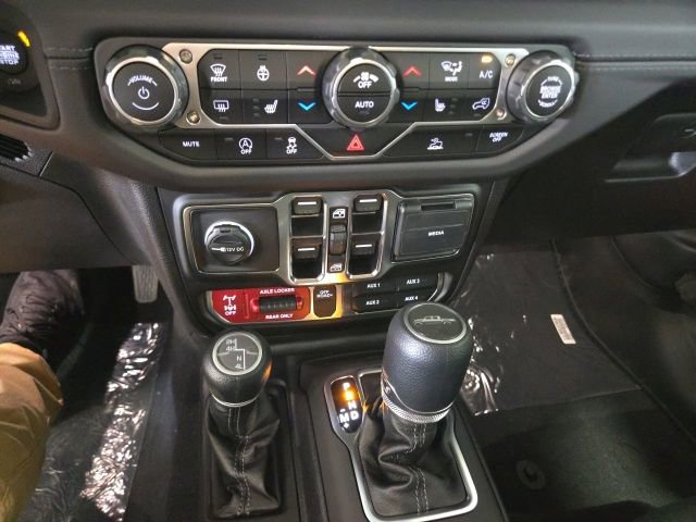 New 2025 Jeep Gladiator Mojave w/ Convenience Group image 19