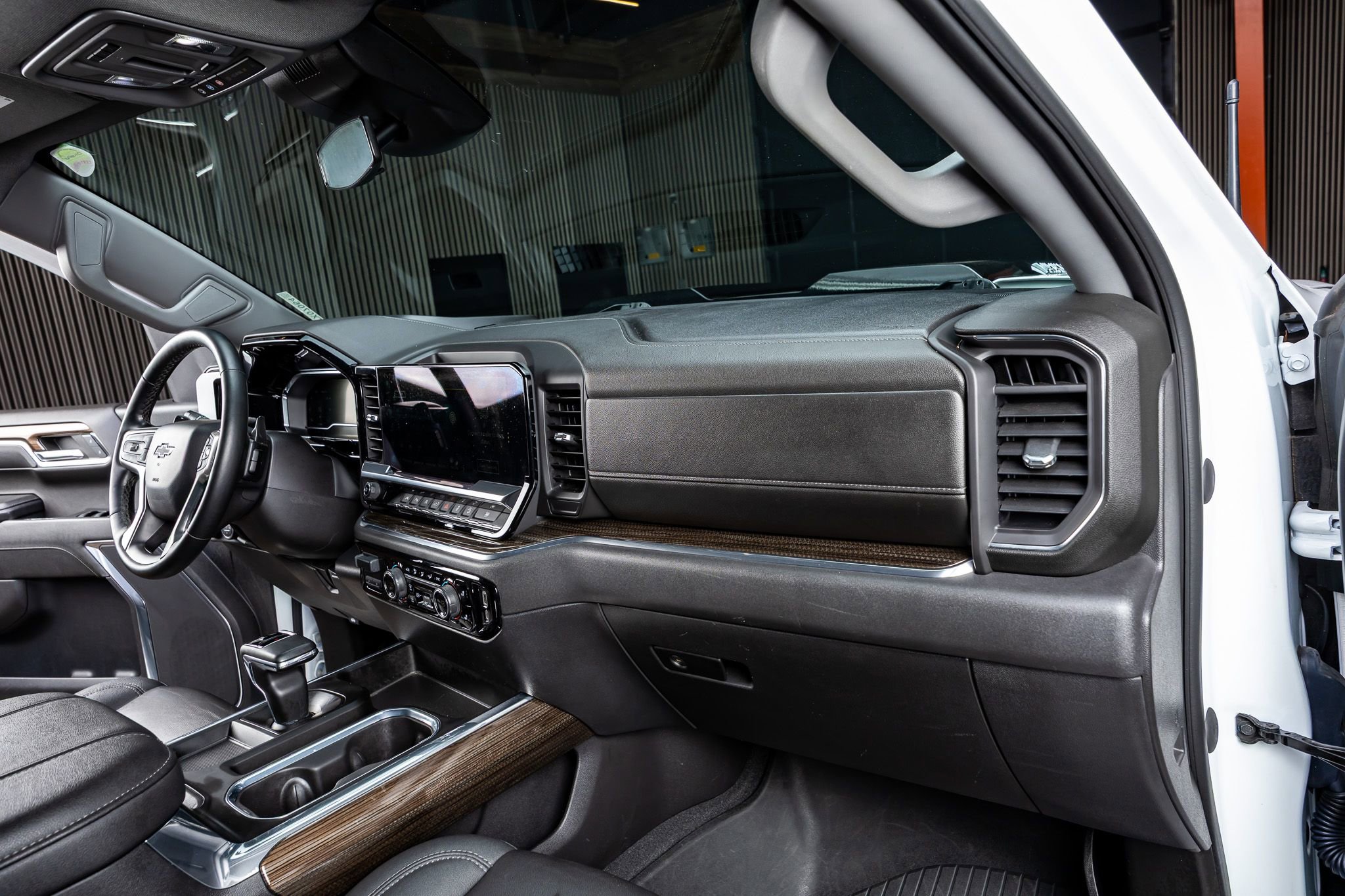 Used 2023 Chevrolet Silverado 1500 LT Trail Boss w/ LT Trail Boss Premium Package image 18