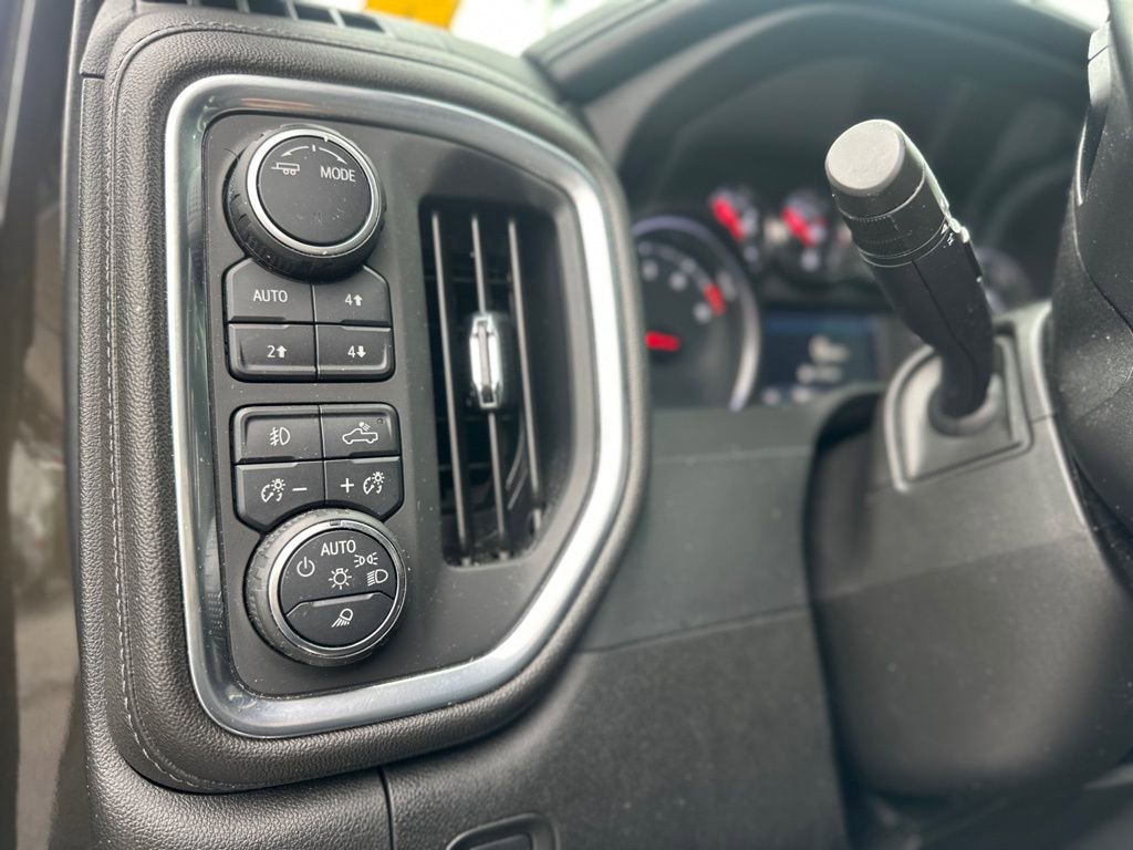 Used 2022 Chevrolet Silverado 3500 LTZ w/ LTZ Convenience Package image 19