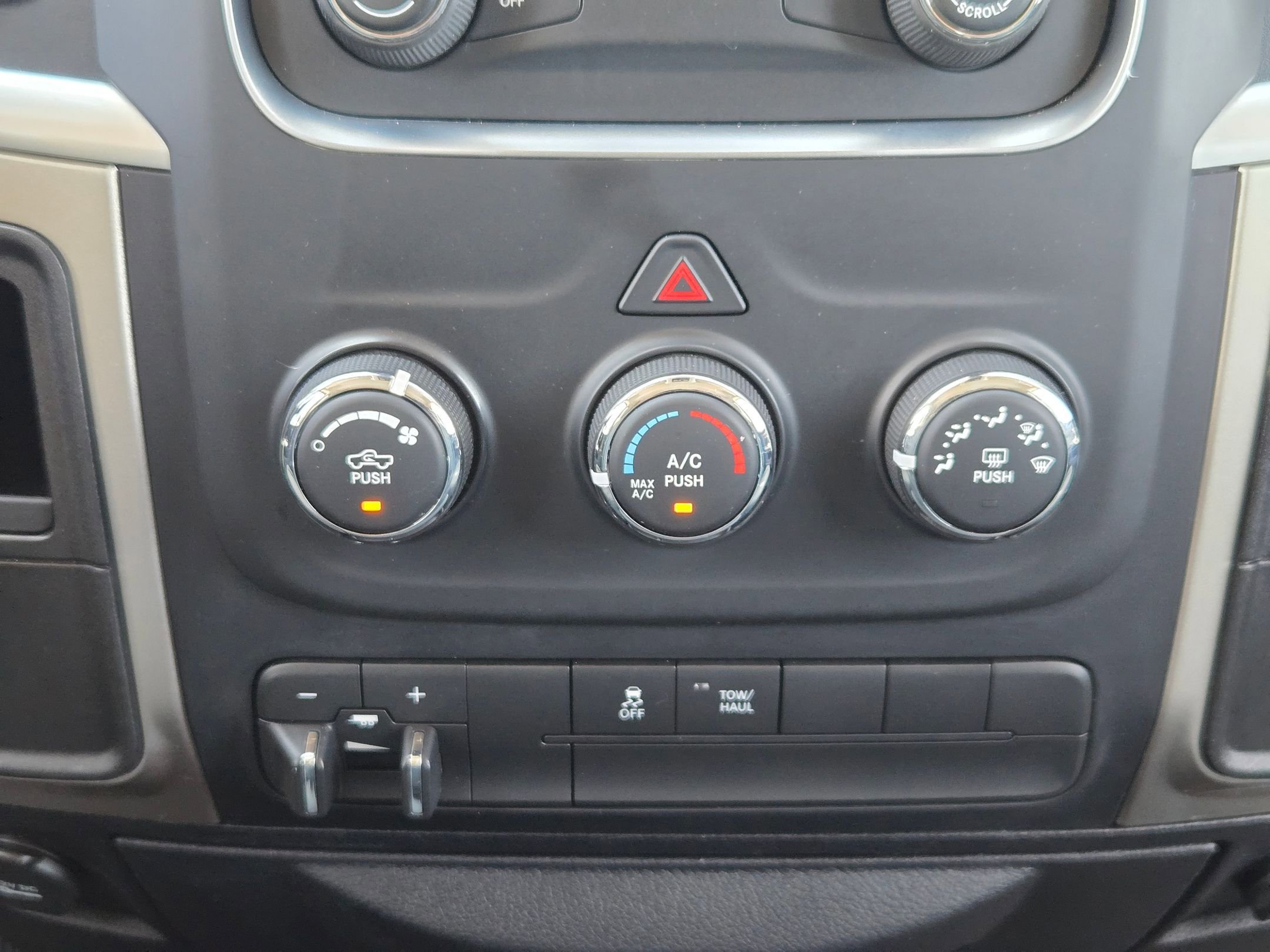 Used 2016 RAM 2500 SLT image 18