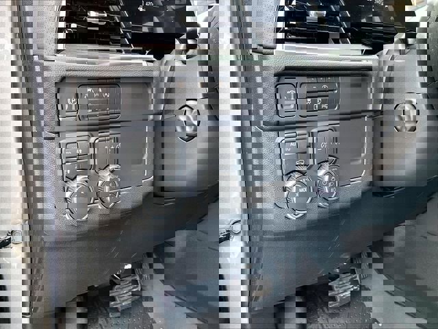 New 2026 Chevrolet Suburban Premier image 32