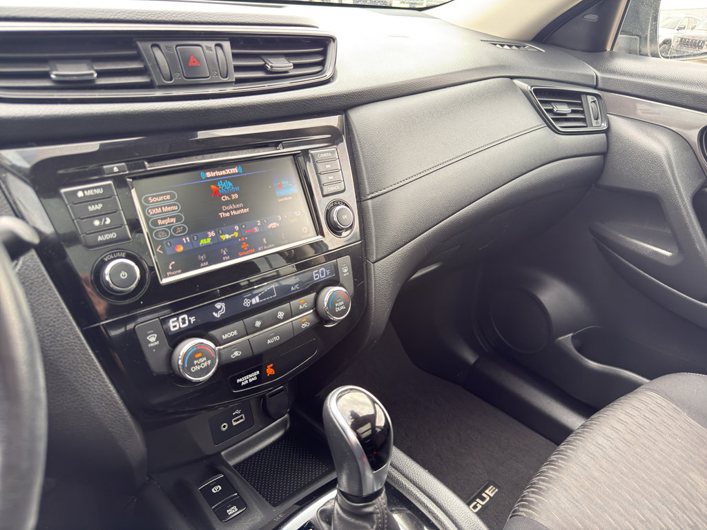Used 2019 Nissan Rogue SV w/ Sun & Sound Touring Package AWD/4WD image 21