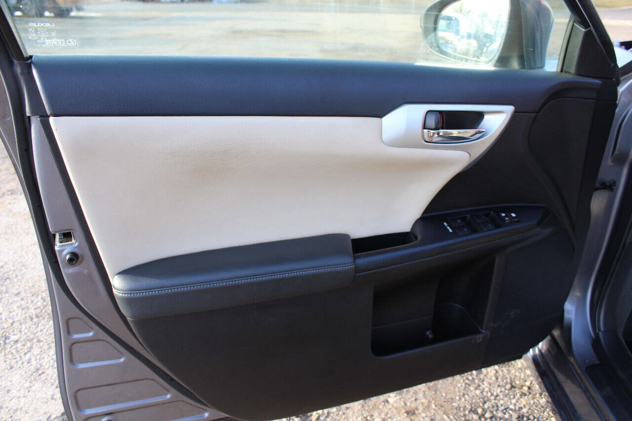 Used 2012 Lexus CT 200h Premium image 18