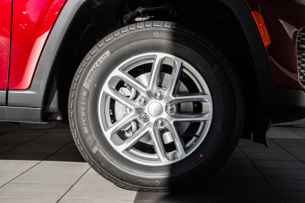 New 2025 Jeep Grand Cherokee Laredo X w/ Luxury Tech Group I image 17