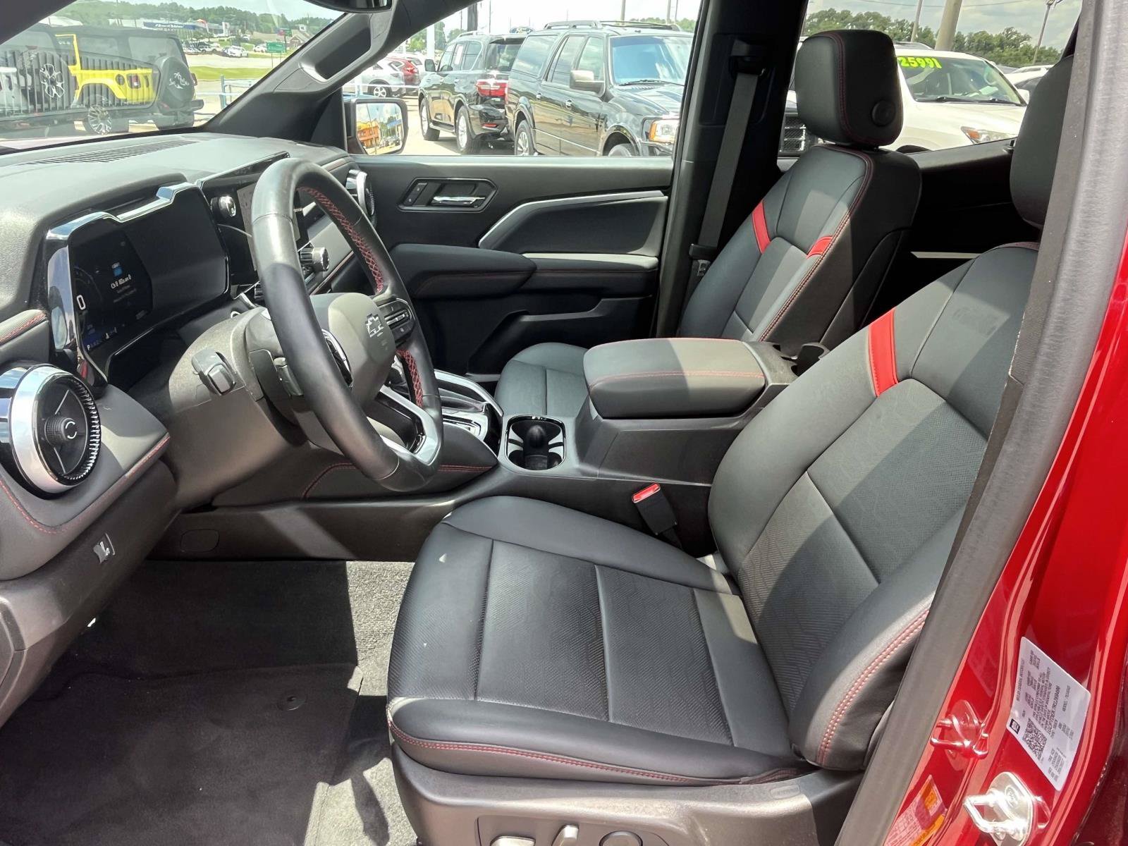Used 2024 Chevrolet Colorado Z71 w/ Z71 Convenience Package 2 AWD/4WD image 13