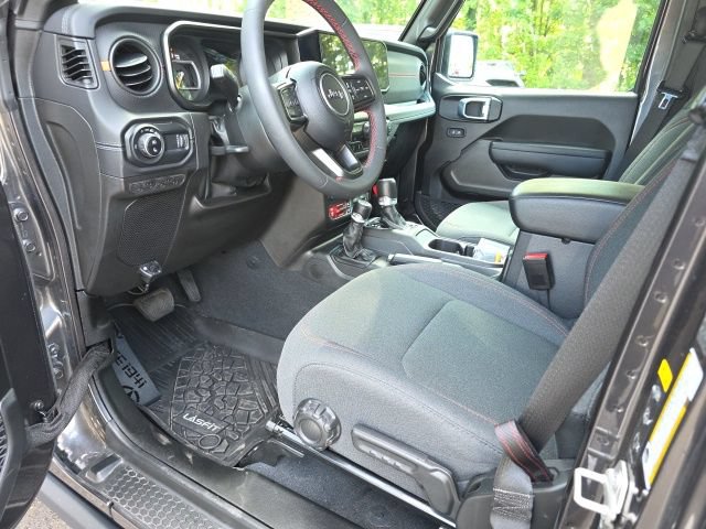 Used 2024 Jeep Gladiator Rubicon w/ Steel Bumper Group AWD/4WD image 16