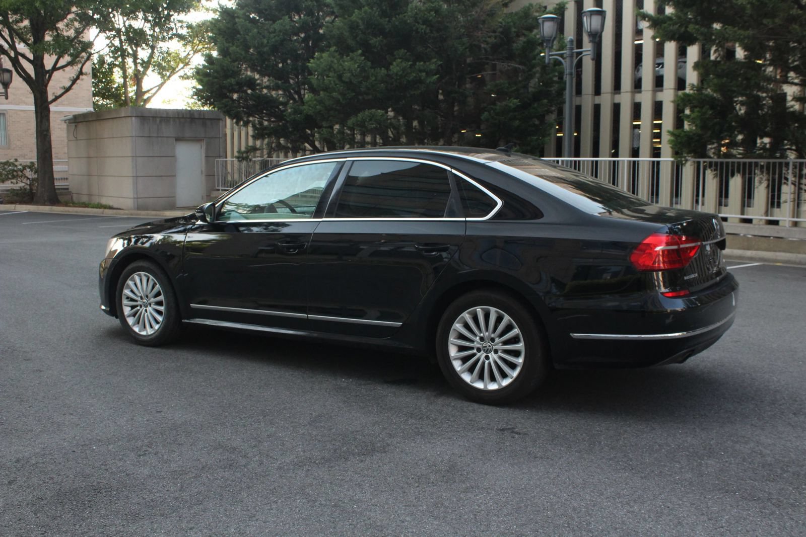 Used 2016 Volkswagen Passat 1.8T SE FWD image 9