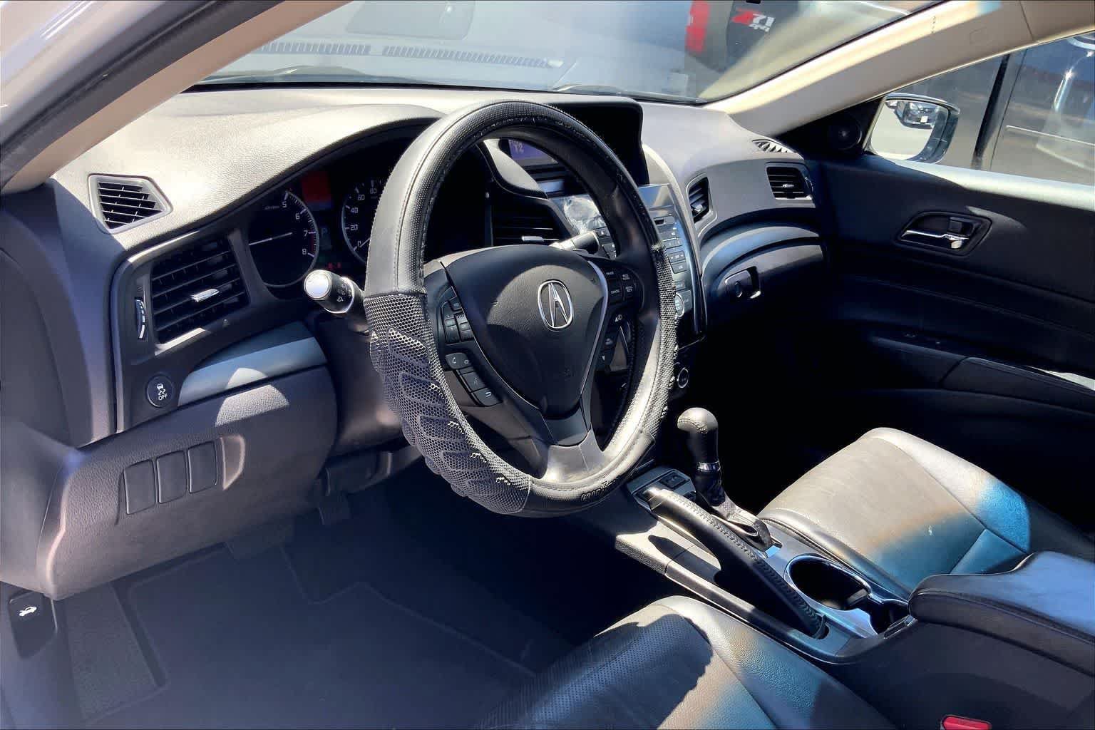 Used 2014 Acura ILX FWD image 2