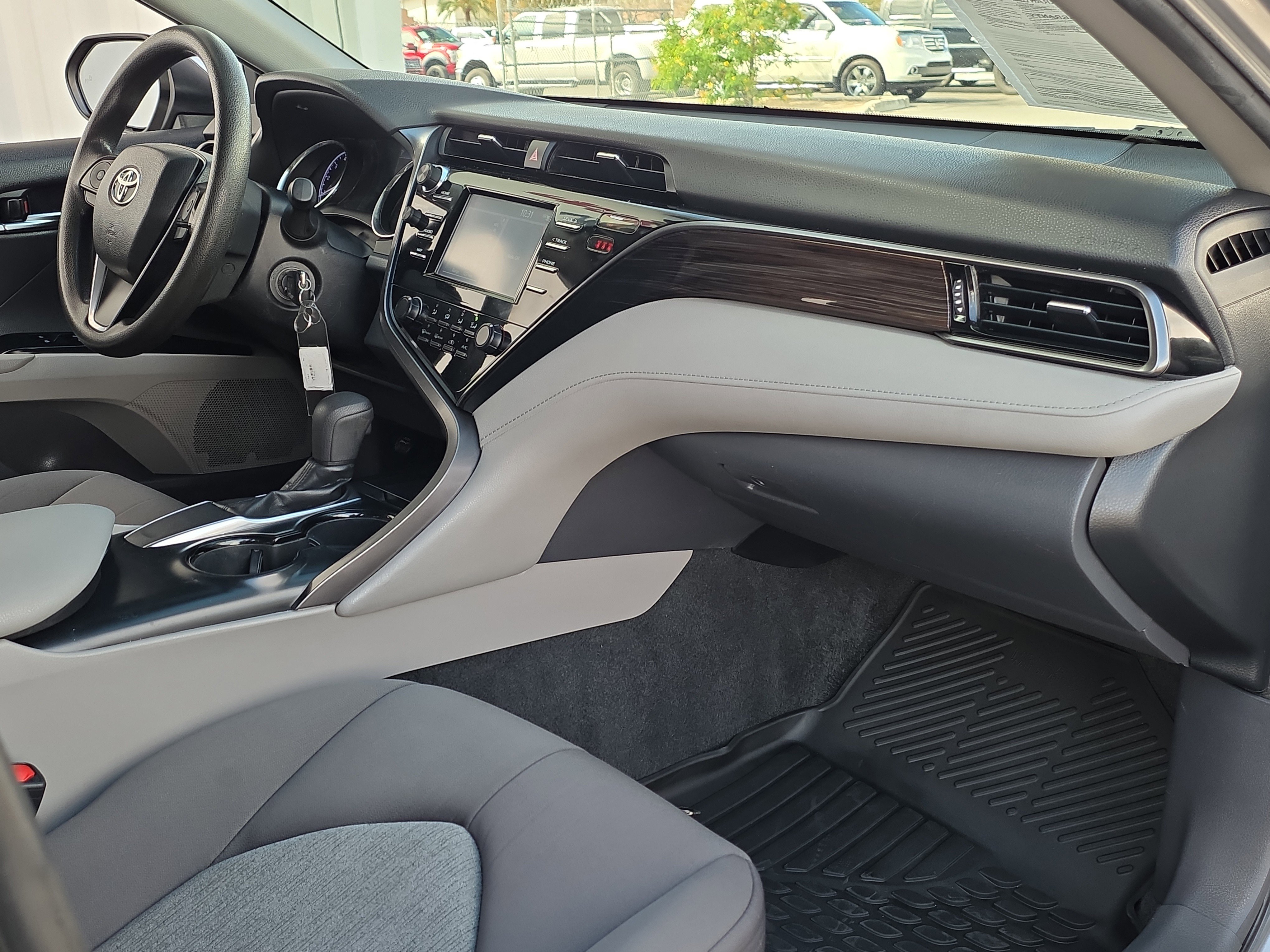 Used 2019 Toyota Camry LE image 28