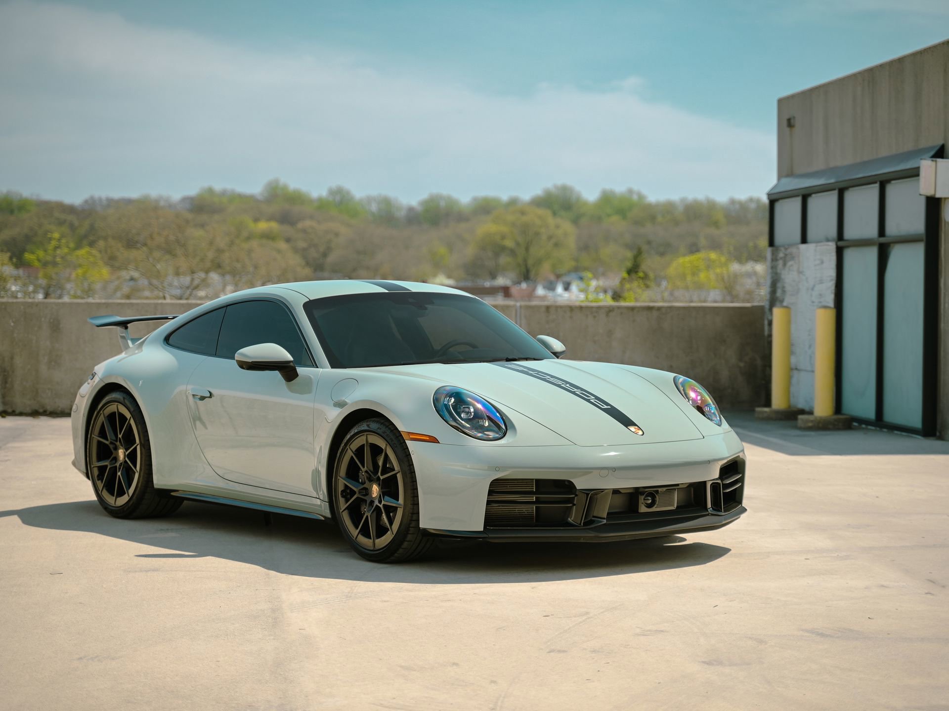 Used 2025 Porsche 911 Carrera RWD image 3