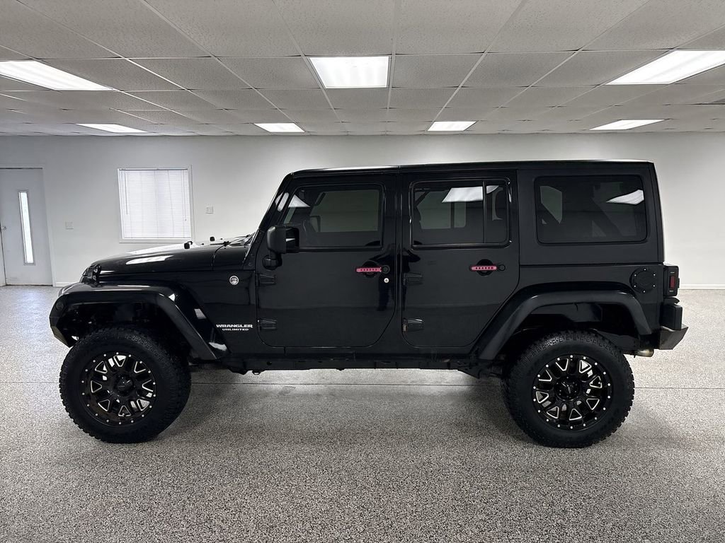 Used 2015 Jeep Wrangler Unlimited Sahara w/ Dual Top Group AWD/4WD image 5