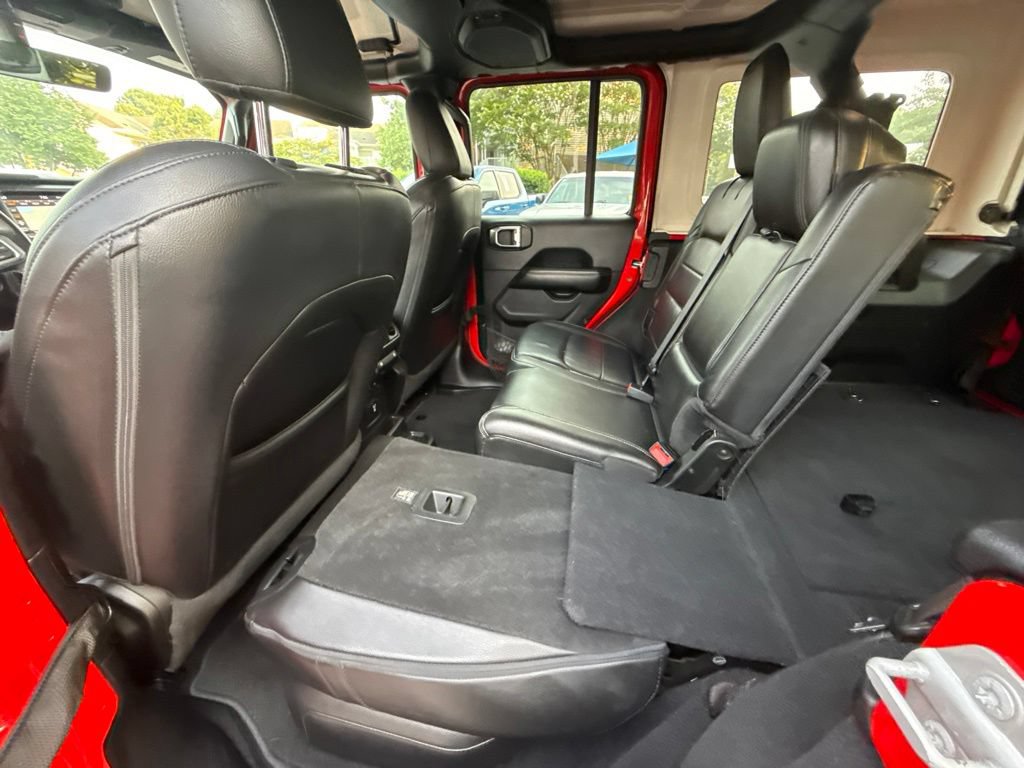 Used 2018 Jeep Wrangler Unlimited Sahara AWD/4WD image 13
