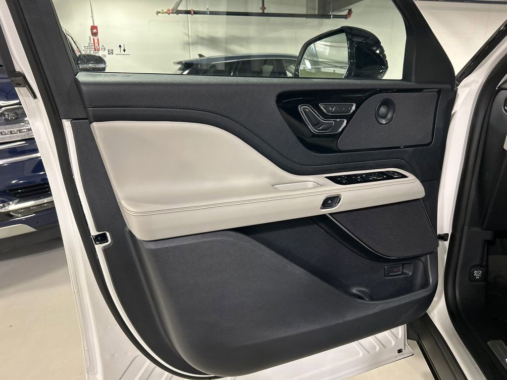 Used 2026 Lincoln Aviator Reserve w/ Illumination Package image 9