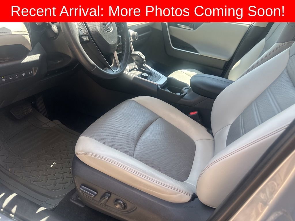 Used 2019 Toyota RAV4 Limited AWD/4WD image 3