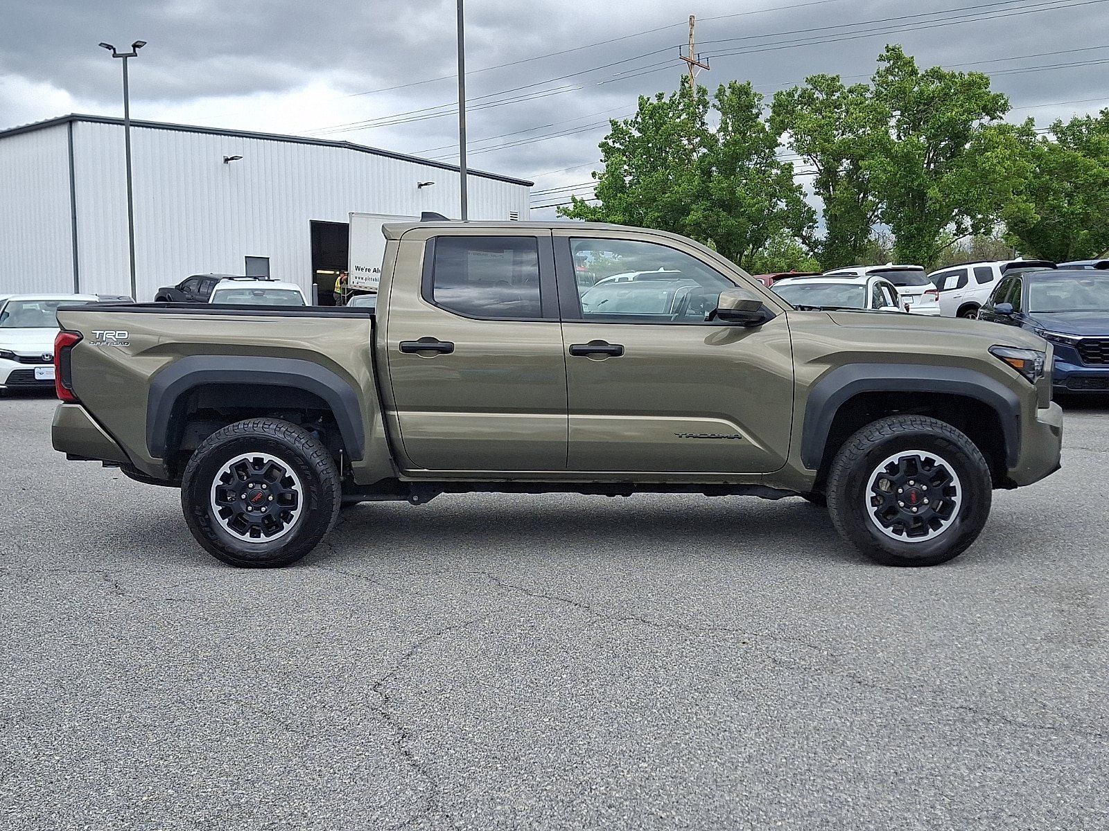 Used 2024 Toyota Tacoma TRD Off-Road AWD/4WD image 7
