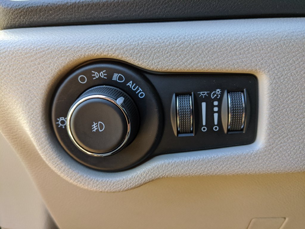 Used 2021 Chrysler Pacifica Touring-L FWD image 12