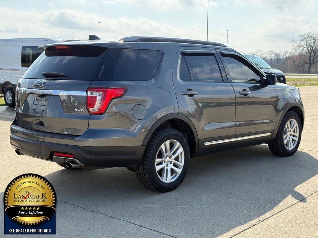 Used 2018 Ford Explorer XLT image 5