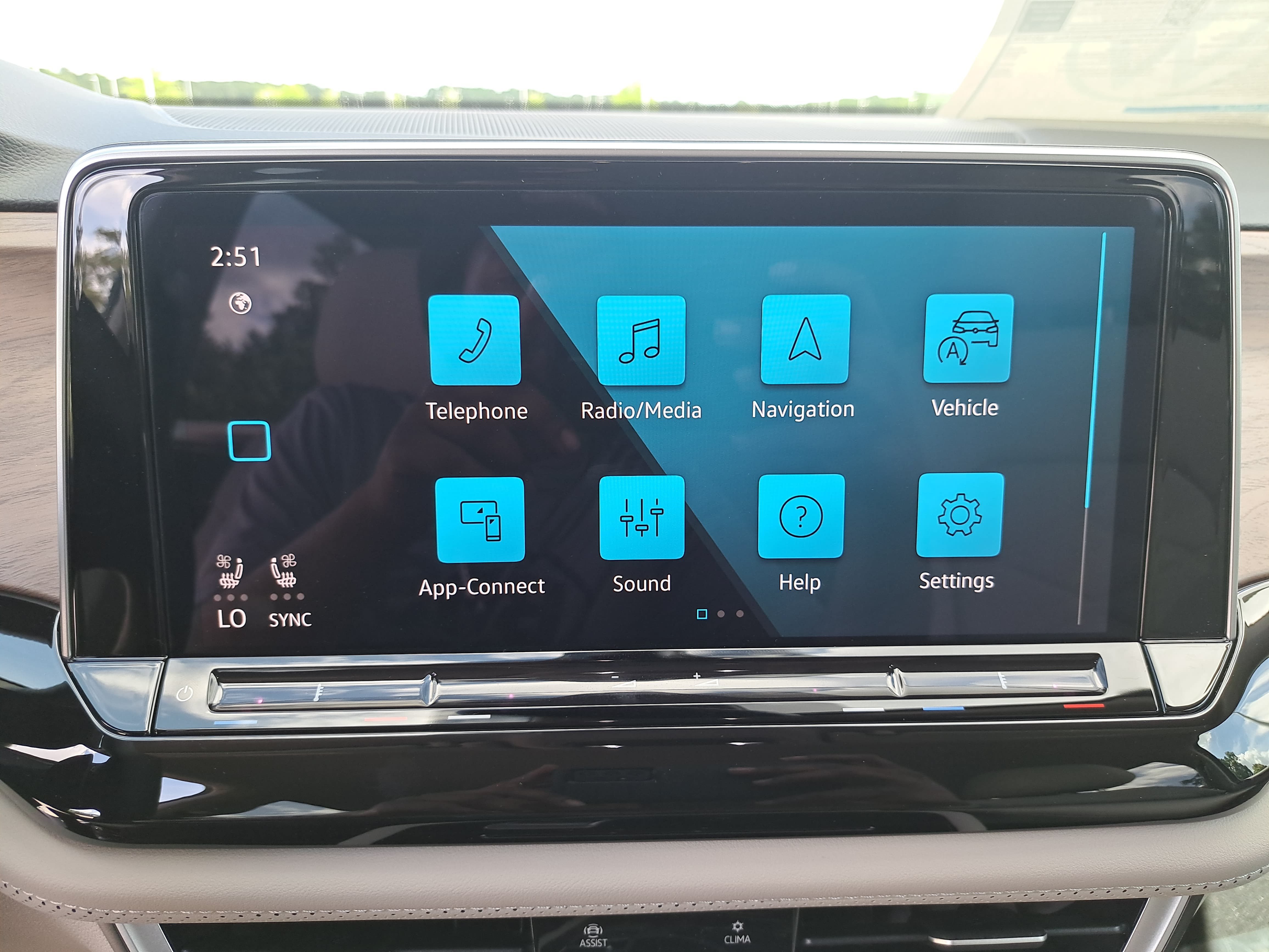 New 2026 Volkswagen Atlas SE FWD image 23