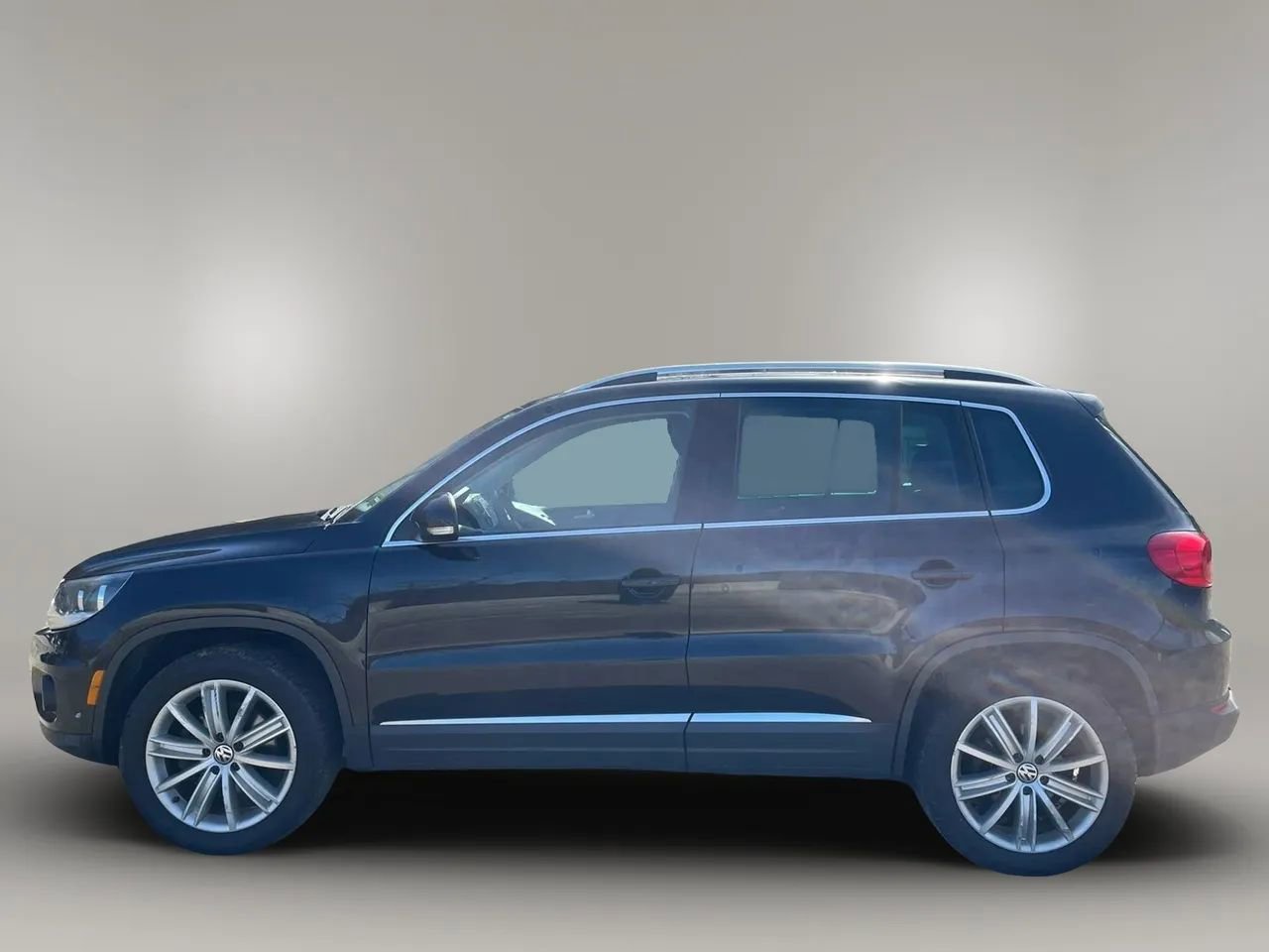Used 2015 Volkswagen Tiguan SEL image 2