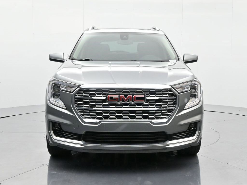 Used 2023 GMC Terrain Denali image 2