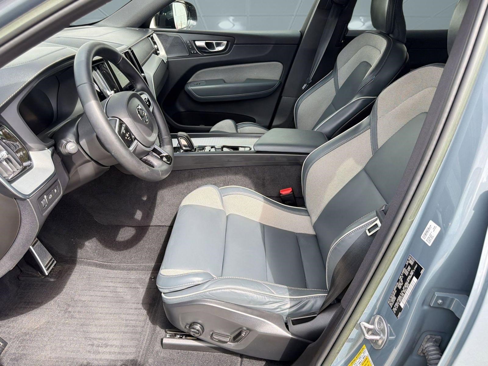 Used 2022 Volvo XC60 T8 R-Design w/ Advanced Package image 5