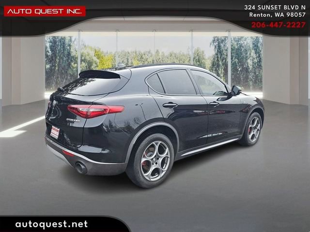 Used 2023 Alfa Romeo Stelvio Ti image 5