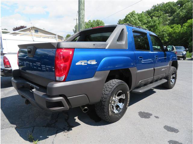 Used 2003 Chevrolet Avalanche 4x4 w/ Driver Convenience Package image 2