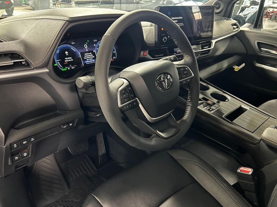 New 2026 Toyota Sienna XLE Woodland Edition AWD/4WD image 12