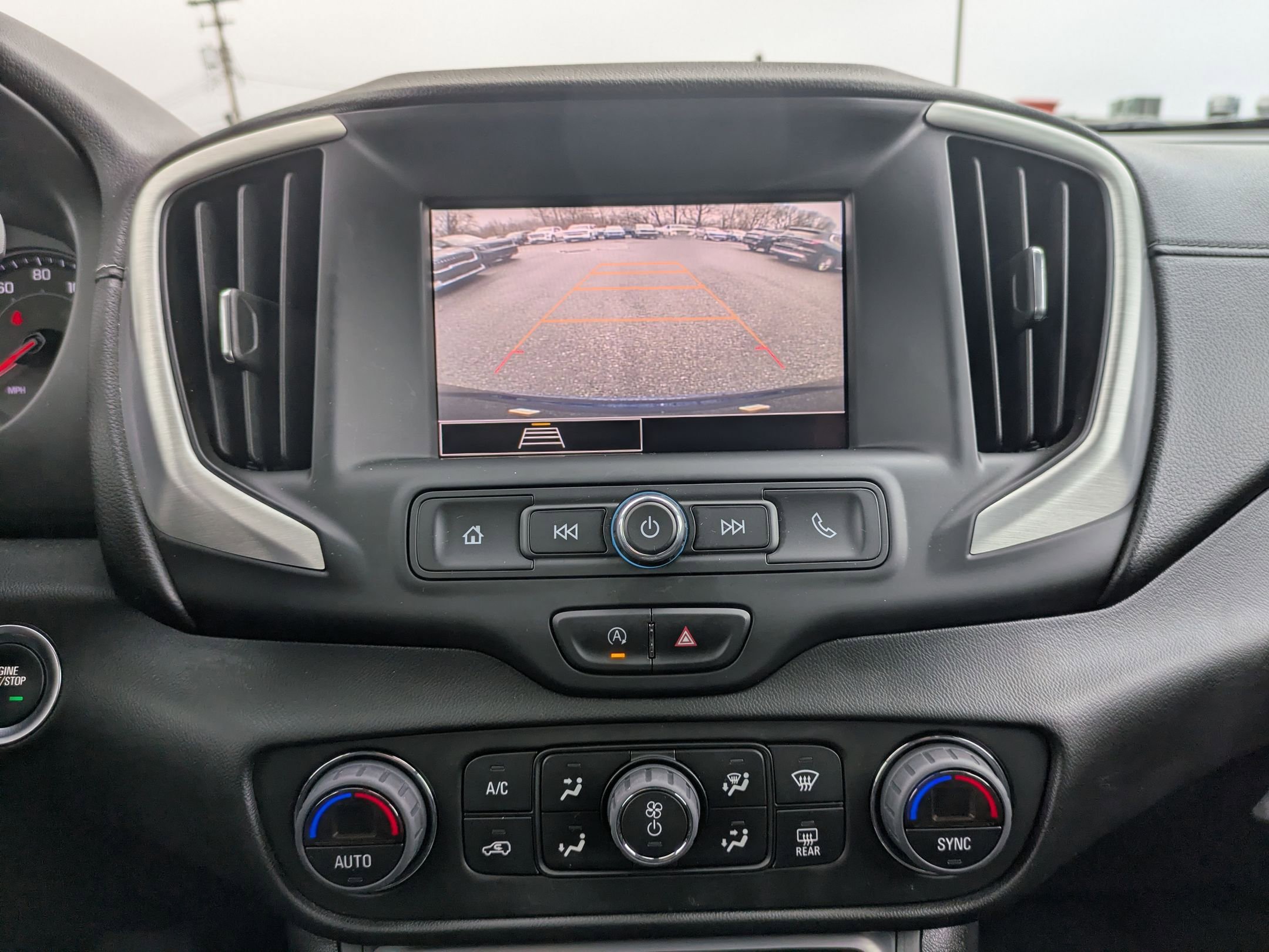 Used 2022 GMC Terrain SLE w/ Driver Convenience Package image 16