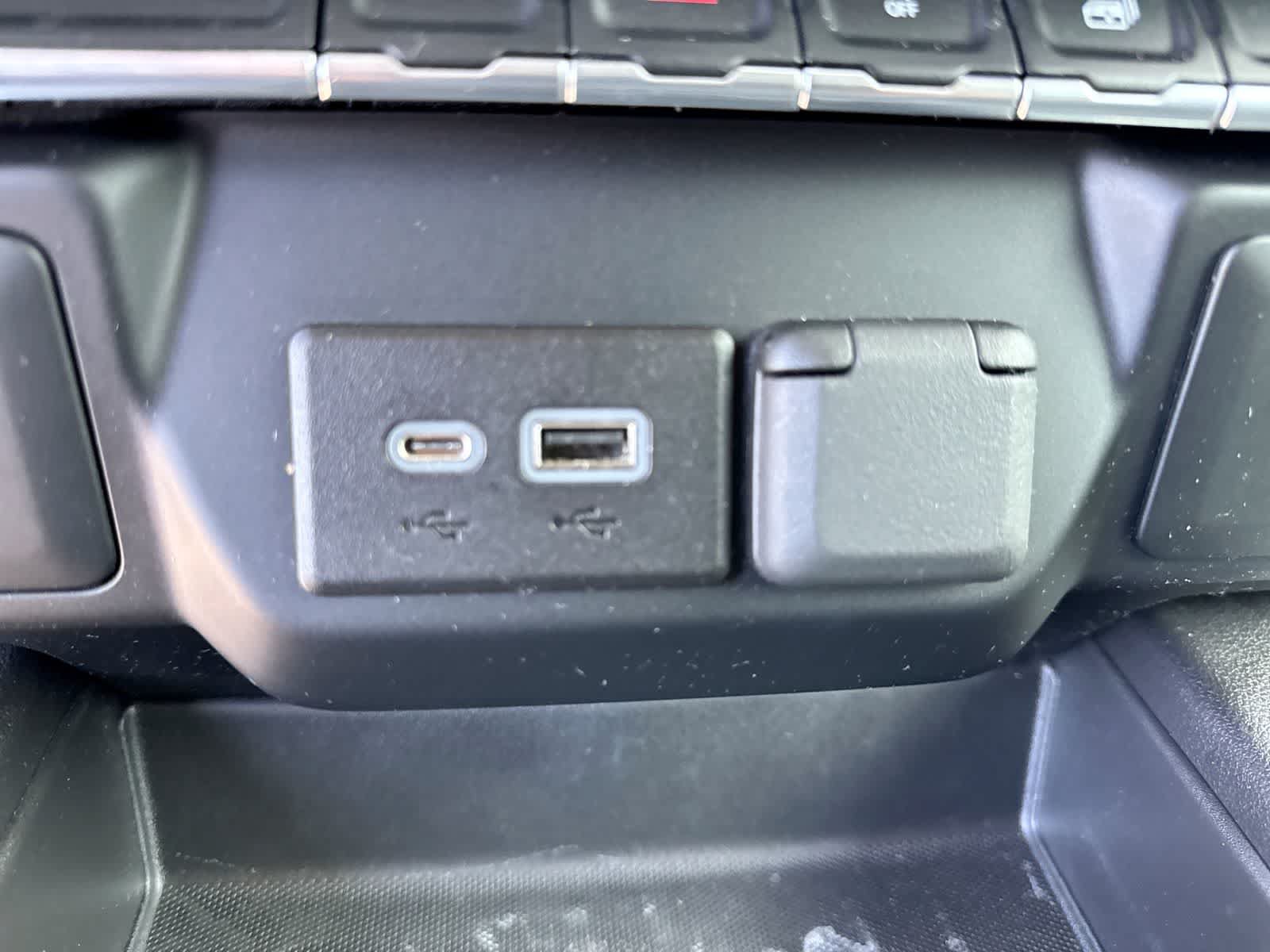 Used 2022 Chevrolet Silverado 1500 RST AWD/4WD image 38