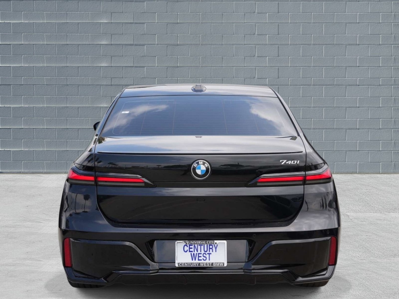 Certified 2023 BMW 740i w/ Parking Assistance Package RWD image 4