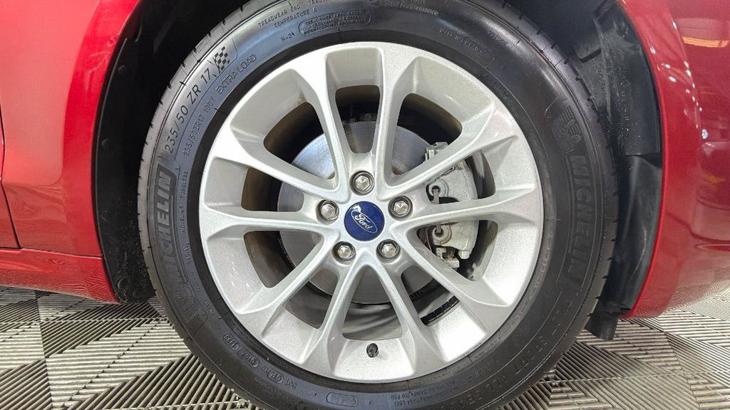 Used 2020 Ford Fusion SE FWD image 36