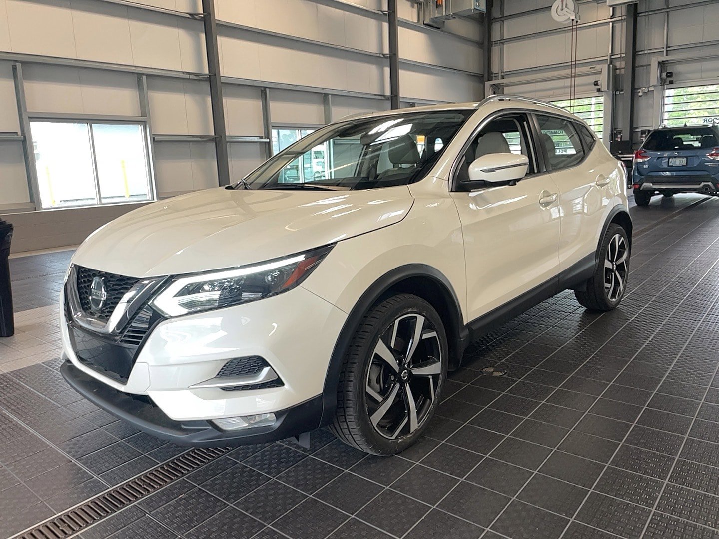 Used 2022 Nissan Rogue Sport SL w/ Premium Package AWD/4WD image 3