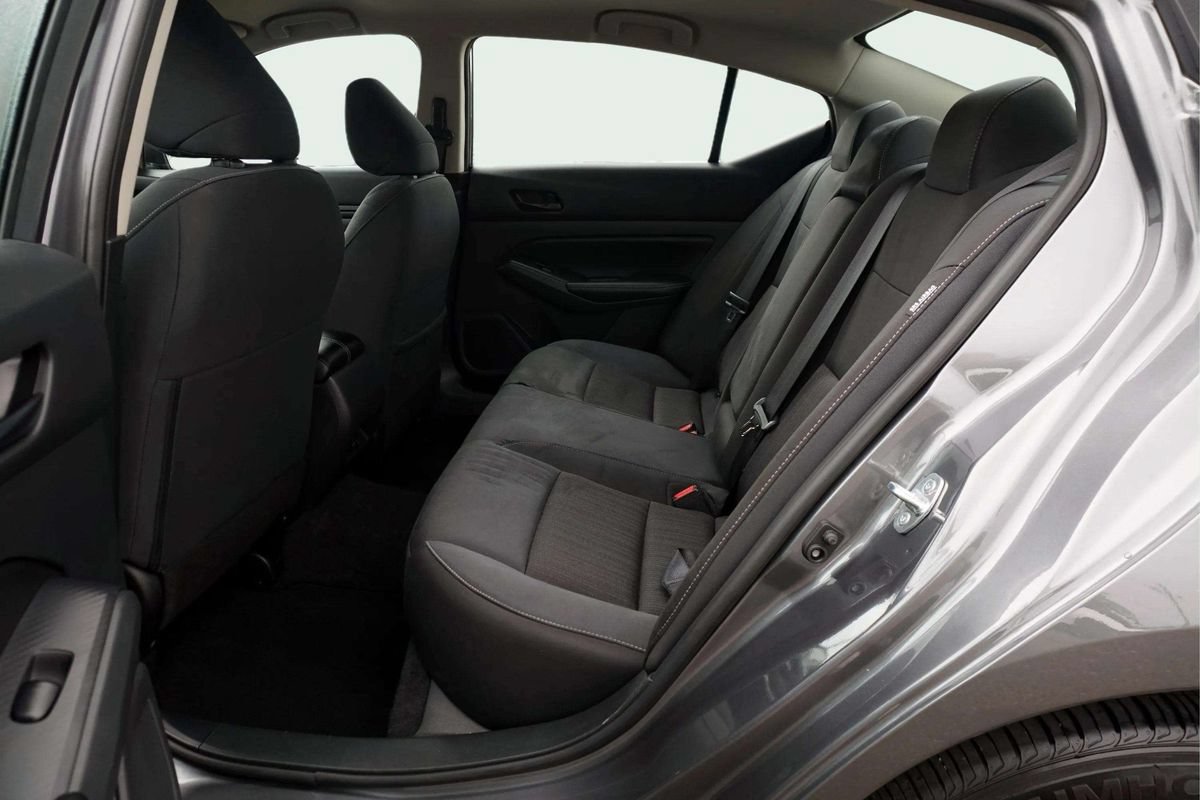 Used 2025 Nissan Altima 2.5 SV FWD image 17