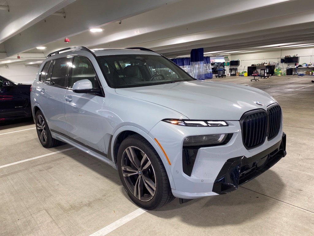 Used 2025 BMW X7 xDrive40i w/ M Sport Package AWD/4WD image 7
