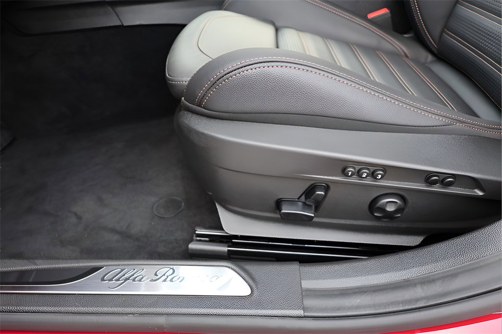 New 2025 Alfa Romeo Giulia Intensa w/ Driving Assist Package image 21