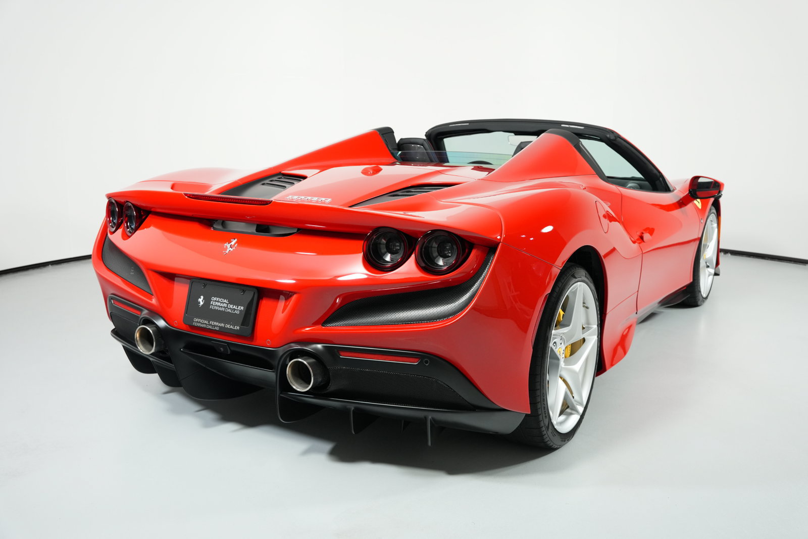 Used 2022 Ferrari F8 Spider RWD image 25
