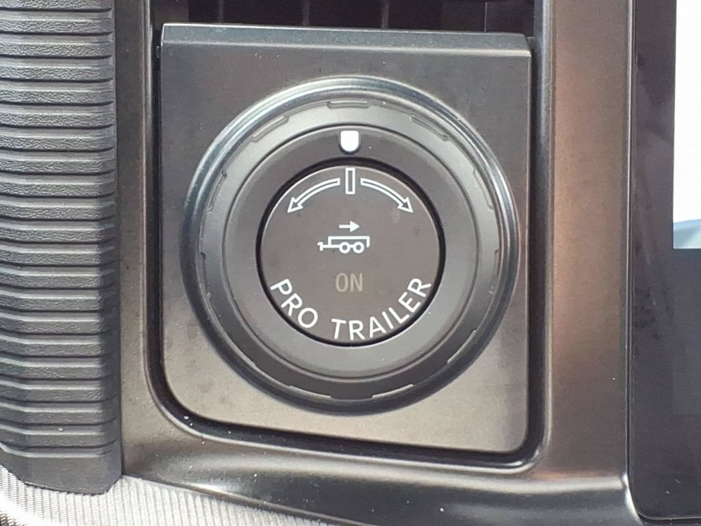 Used 2025 Ford F150 Raptor AWD/4WD image 16