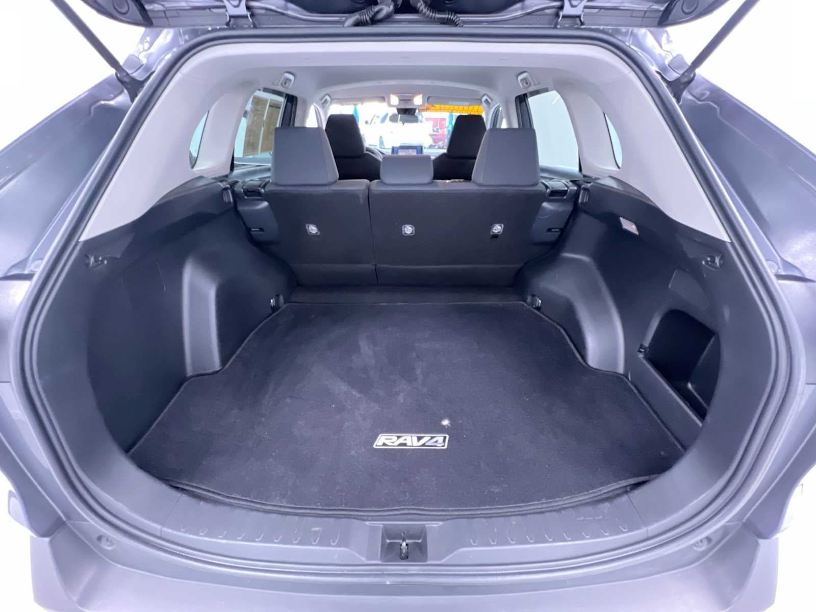 Used 2019 Toyota RAV4 LE w/ Carpet Mat Package FWD image 42
