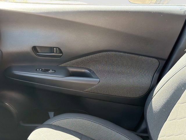 Used 2020 Nissan Kicks S image 20