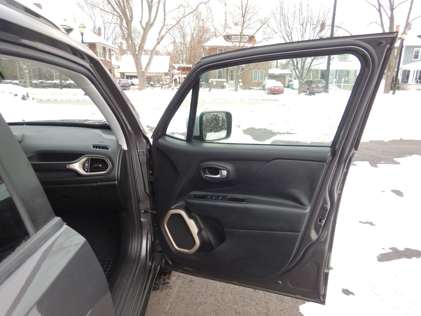 Used 2016 Jeep Renegade Limited AWD/4WD image 18