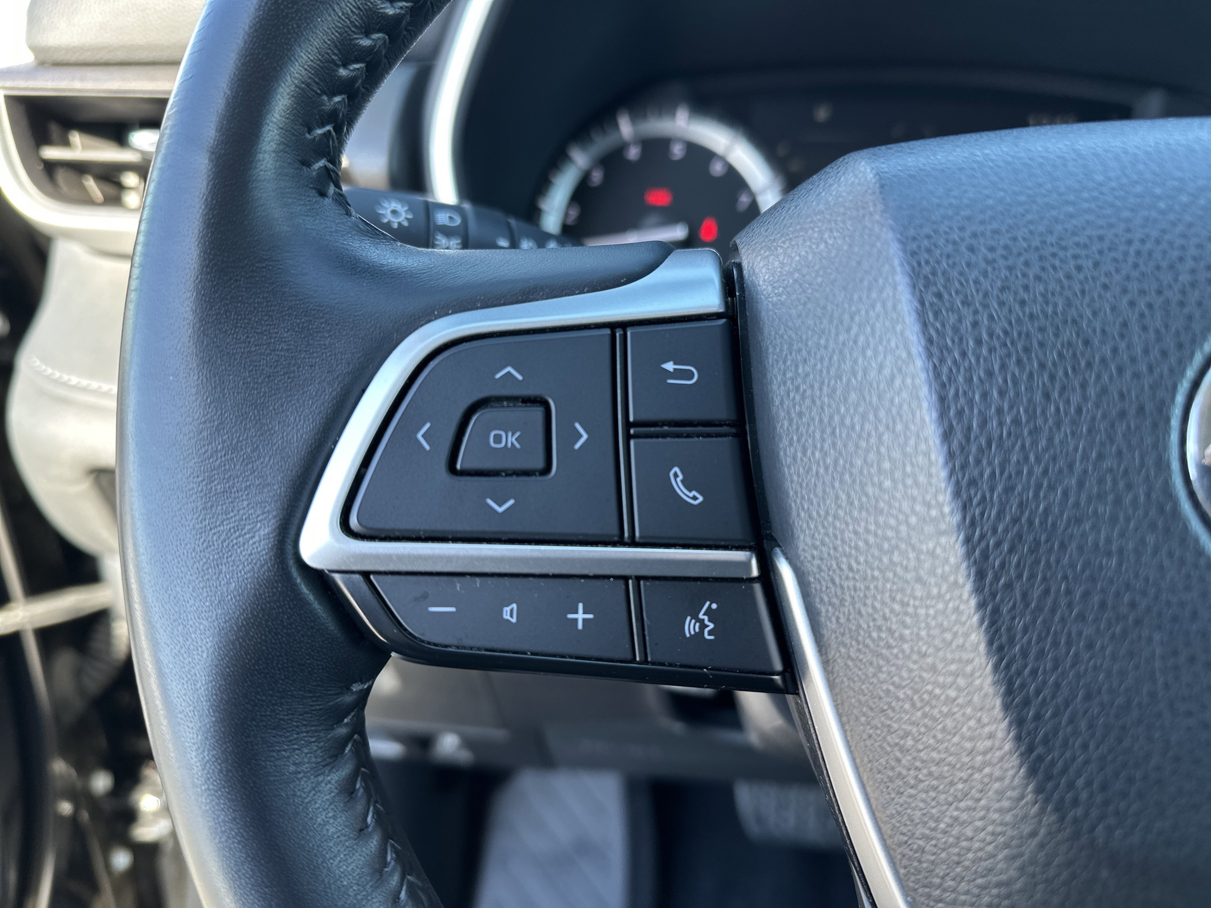 Used 2022 Toyota Highlander XLE image 19