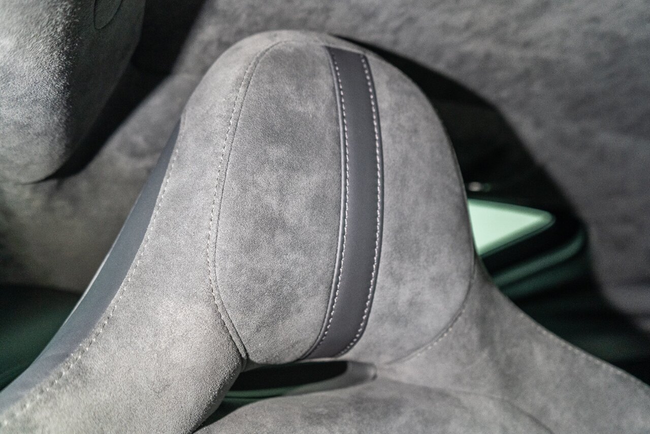 Used 2023 Aston Martin V8 Vantage Coupe RWD image 38