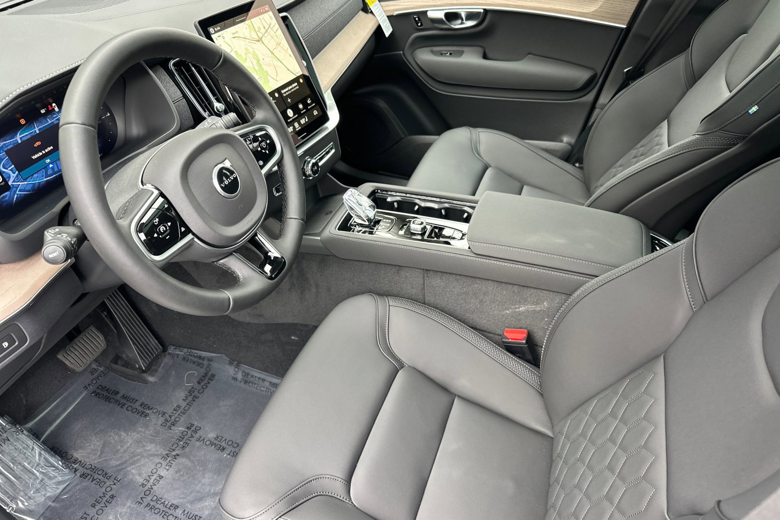 New 2026 Volvo XC90 T8 Plus w/ Protection Package AWD/4WD image 8