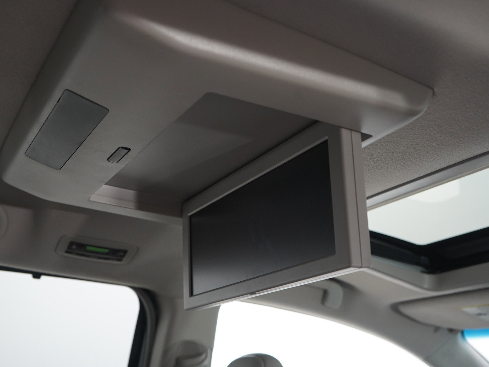 Used 2013 Toyota Sienna XLE w/ Entertainment Pkg FWD image 18