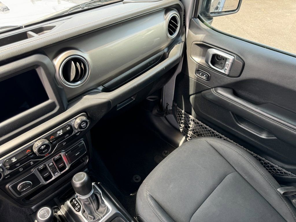 Used 2020 Jeep Wrangler Unlimited Sahara image 29