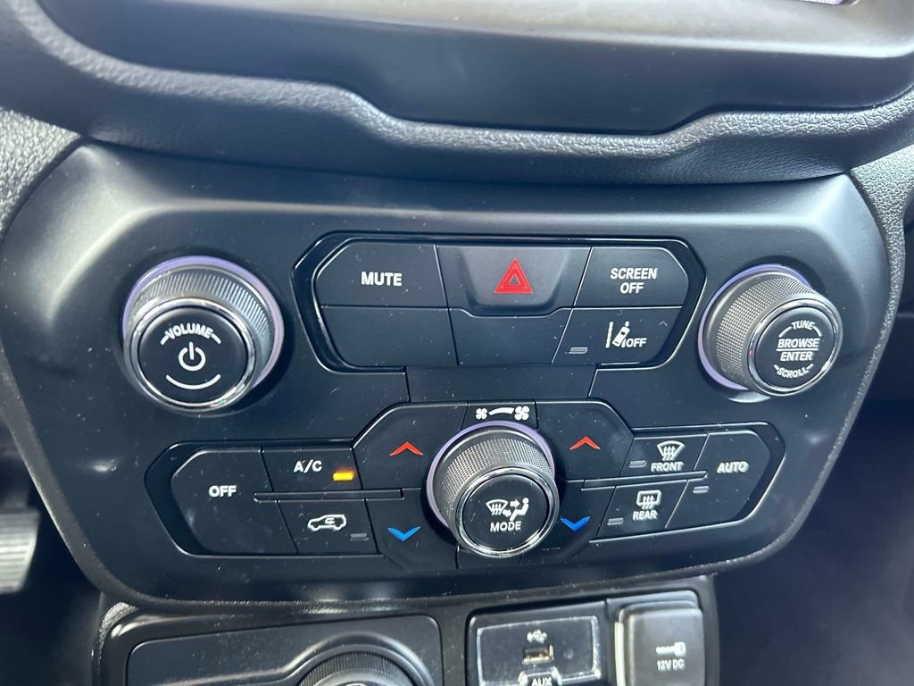 Certified 2023 Jeep Renegade Latitude w/ Premium Group image 32