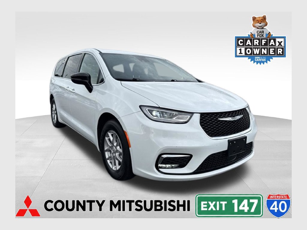 Used 2026 Chrysler Pacifica Select
