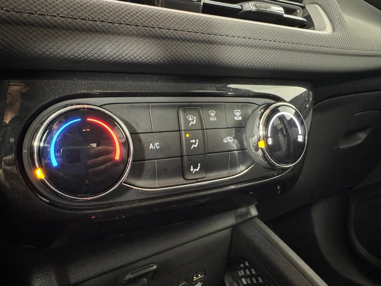 Used 2025 Chevrolet TrailBlazer LT AWD/4WD image 23